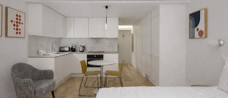 Studio | In-room safe, iron/ironing board, cribs/infant beds, free WiFi
