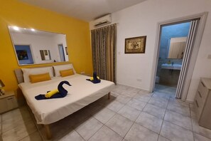 3 Schlafzimmer, Schreibtisch, Bügeleisen/Bügelbrett, Reisekinderbett