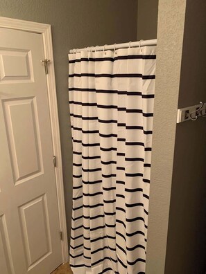 Shower - Loft at Bayside Golf Course, Single Room and Bath (Brule)