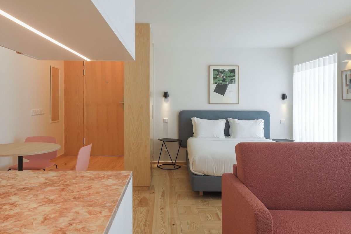 Studio | Premium bedding, in-room safe, soundproofing, iron/ironing board