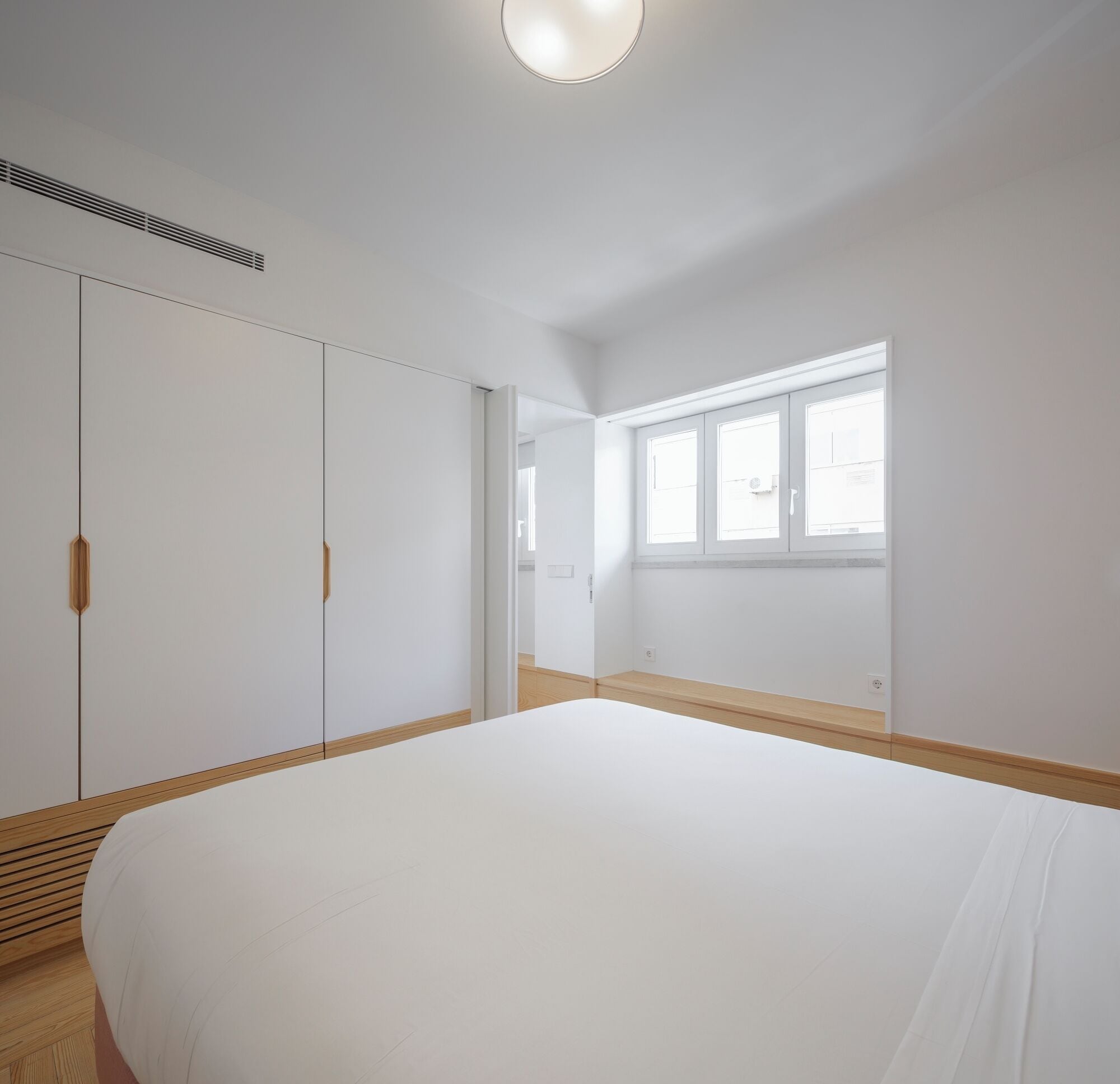 Premium bedding, in-room safe, soundproofing, iron/ironing board