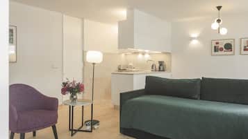 Departamento, 1 habitación | Área de sala de estar | Televisión LCD de 32 pulgadas con canales por cable y televisión
