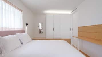 Apartment, 1 Bedroom | Premium bedding, in-room safe, soundproofing, iron/ironing board