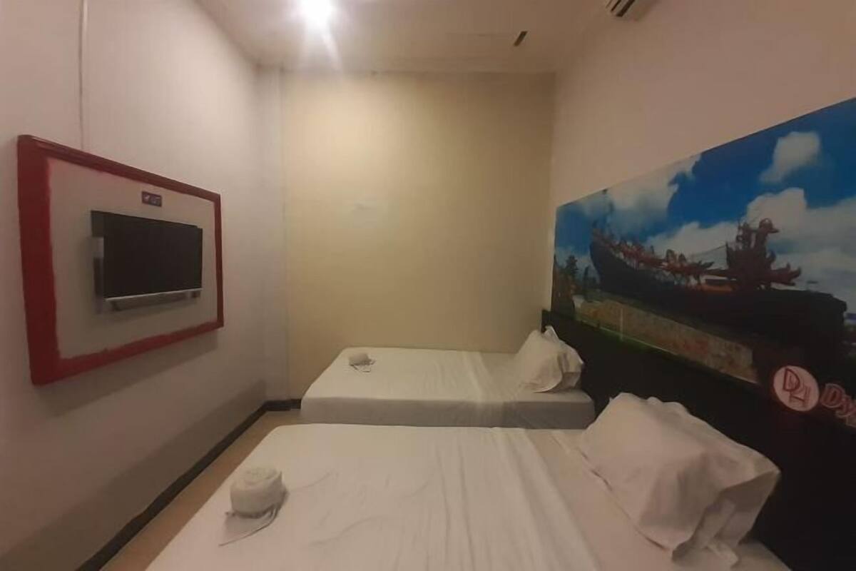 1 bedroom, desk, rollaway beds, free WiFi