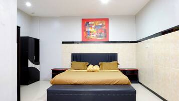 Desk, rollaway beds, free WiFi, bed sheets