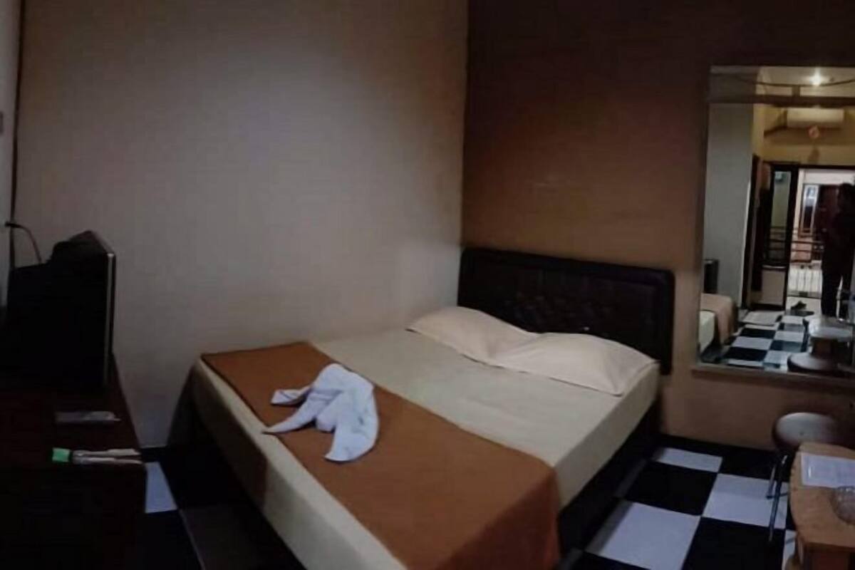 1 bedroom, desk, rollaway beds, free WiFi