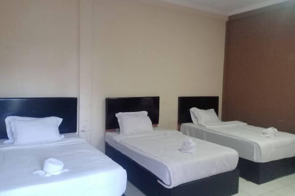 1 bedroom, desk, rollaway beds, free WiFi
