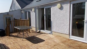 Outdoor dining - Cleggars Castle (Narberth)