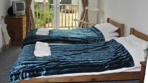 3 bedrooms, bed sheets