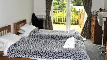 3 bedrooms, bed sheets