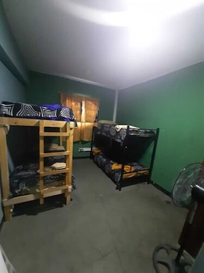 Triple Room | Free WiFi, bed sheets - Hostal Gran Santiago Yungay (Santiago)