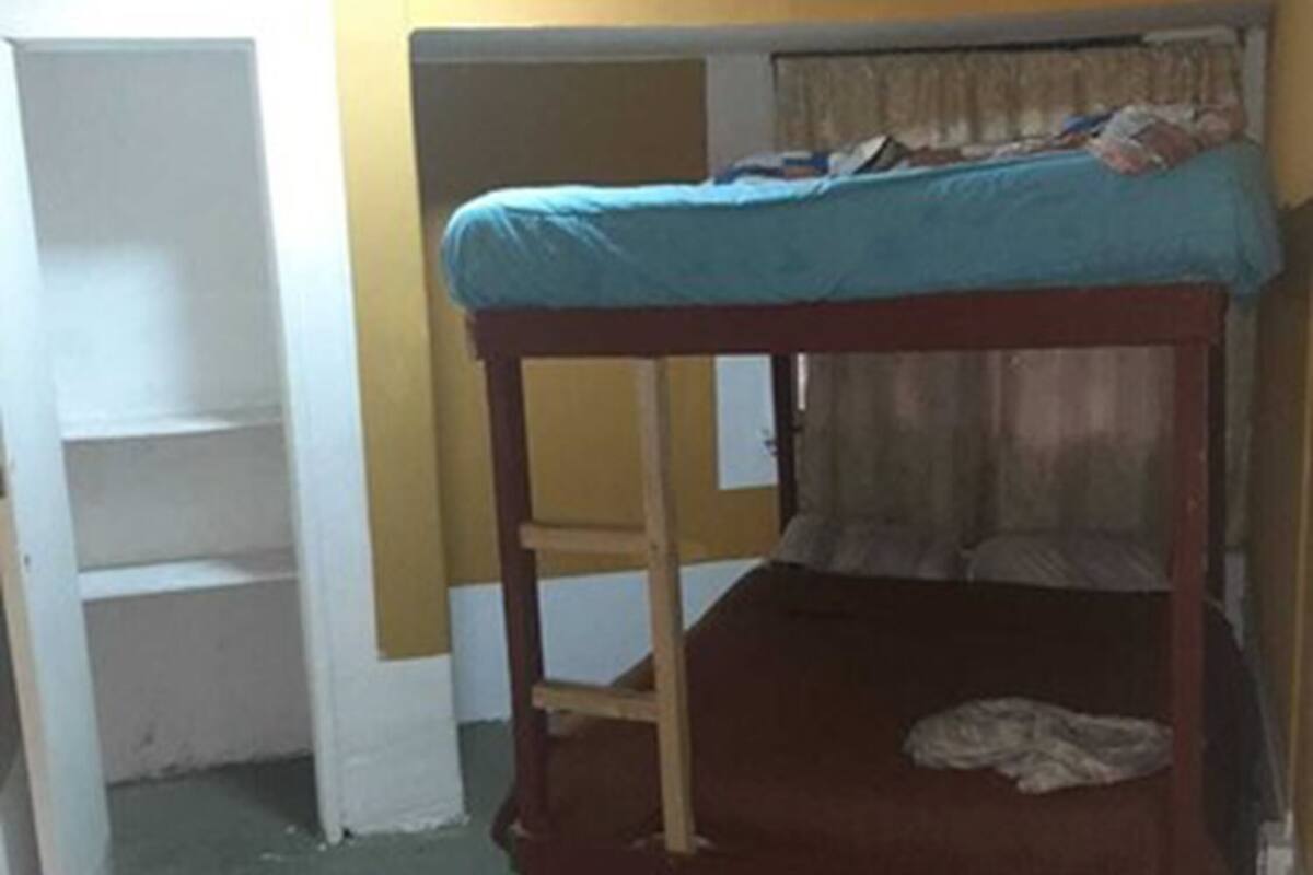 Quarto quádruplo básico | Wi-Fi de cortesia, roupa de cama