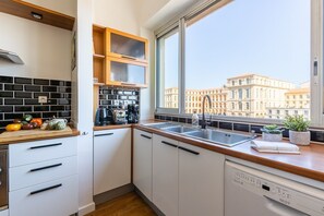 Kjøleskap, mikrobølgeovn, ovn og oppvaskmaskin