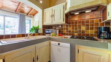 Réfrigérateur, micro-ondes, four, lave-vaisselle