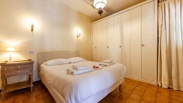 1 chambre, fer et planche Ă repasser, Wi-Fi gratuit, draps fournis