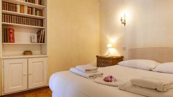 1 chambre, fer et planche Ă repasser, Wi-Fi gratuit, draps fournis