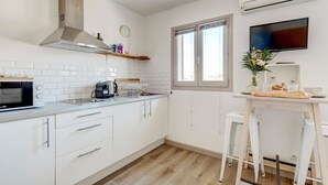 Kaffetrakter/tekoker, kjøleskap, mikrobølgeovn og vannkoker
