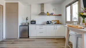 Kaffetrakter/tekoker, kjøleskap, mikrobølgeovn og vannkoker