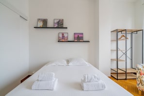 1 habitación, tabla de planchar con plancha, wifi gratis y ropa de cama 