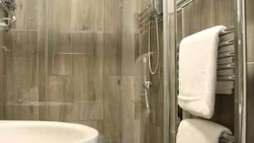 Classic Twin Room, 2 Twin Beds | Bathroom | Shower, free toiletries, hair dryer, towels