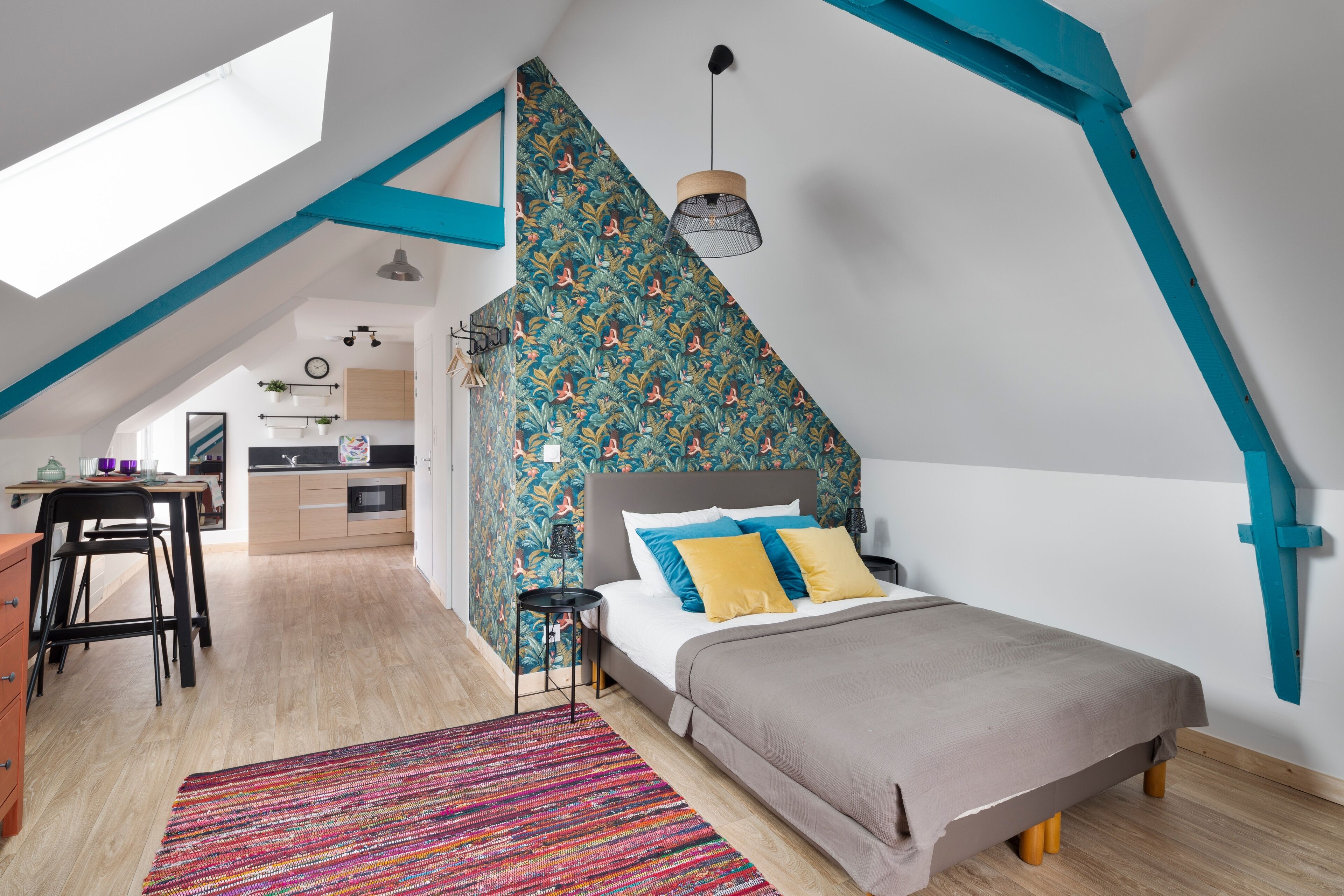 Silitysrauta/-lauta, ilmainen Wi-Fi, vuodevaatteet