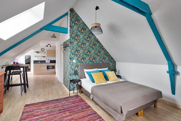 Tabla de planchar con plancha, wifi gratis y ropa de cama 