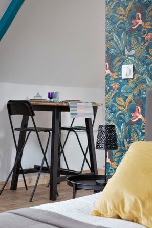 Fer et planche à repasser, Wi-Fi gratuit, draps fournis