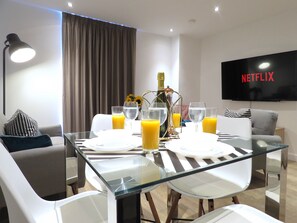 LCD TV, Netflix, streaming services