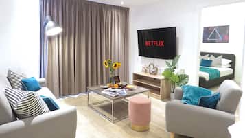 LCD TV, Netflix, streaming services