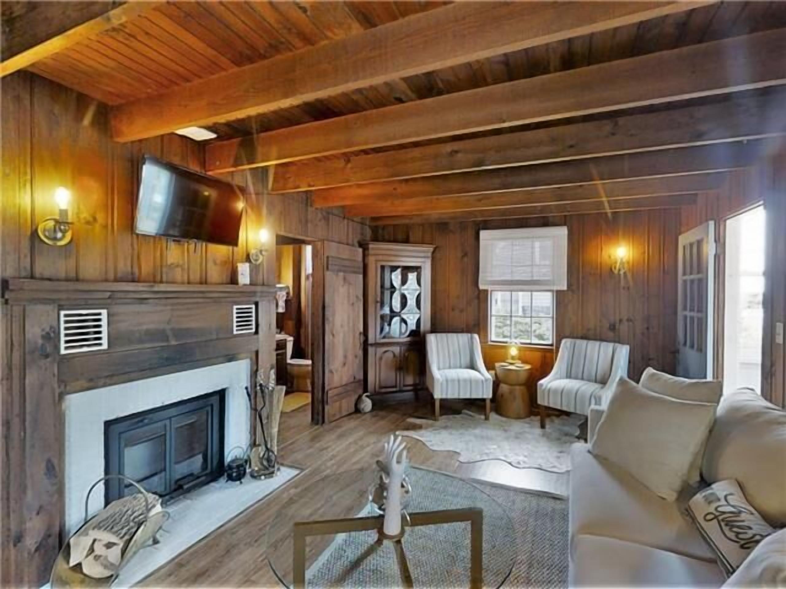 Knotty Nauti | Steps to Beach | Sun Room | Pet Friendly |Bayley Vacation Rentals