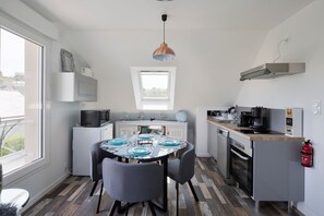 Kühlschrank, Mikrowelle, Ofen, Geschirrspüler