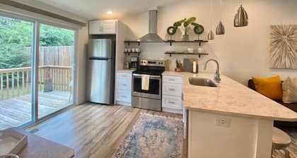 5 Minute Drive to Downtown Greenville!