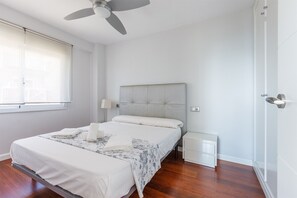 2 slaapkamers, een strijkplank/strijkijzer, gratis wifi, beddengoed