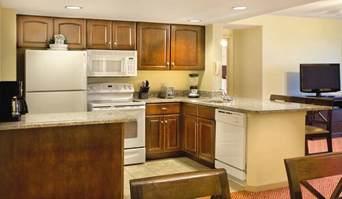 One Bedroom Deluxe Luxury Condo, Old Town Alexandria (2018005)