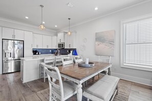 Dining - LUXURY COASTAL COTTAGE, PROFESSIONALLY DECORATED, COMMUNITY POOL, LAGOON VIEW!!! (Gulf Shores)