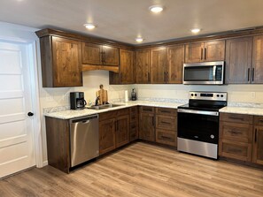 Fridge, microwave, oven, stovetop - LIKE NEW! Private Lake House in a beautiful wide cove! 5 1/2 MM Gravois Arm (Gravois Mills)