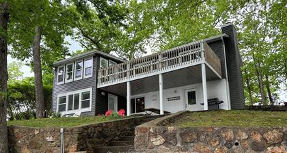 LIKE NEW! Private Lake House in a beautiful wide cove! 5 1/2 MM Gravois Arm