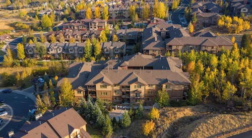 Cozy Bear Hollow Village Condo