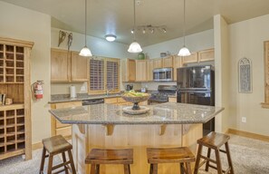 Fridge, microwave, oven, stovetop - Cozy Bear Hollow Village Condo (Park City)