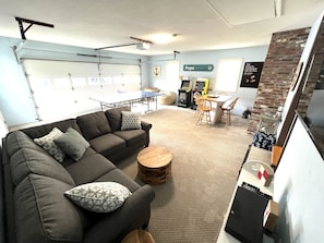 Smart TV, DVD player, table tennis, books