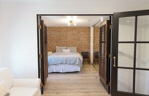 5 chambres, fer et planche à repasser, Wi-Fi, draps fournis