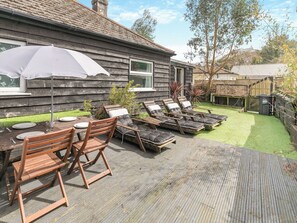 Outdoor dining - By The Beach- UK31201 (Downderry and Seaton, near Looe)