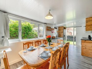 Dining - By The Beach- UK31201 (Downderry and Seaton, near Looe)