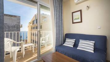 Comfort Quadruple Room | Individually furnished, iron/ironing board, free WiFi, bed sheets