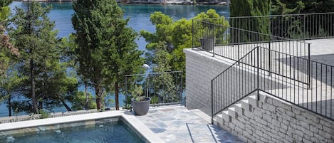 Outdoor pool, a heated pool