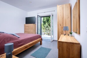 3 bedrooms, in-room safe, iron/ironing board, WiFi - New! Villa Marisol, Splitska, Island Brač (Splitska)