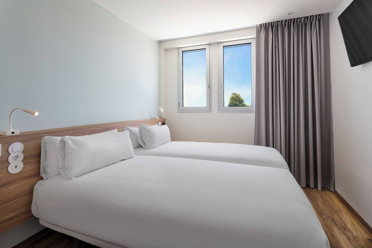 standard twin room | 1 bedroom, minibar, in-room safe, soundproofing