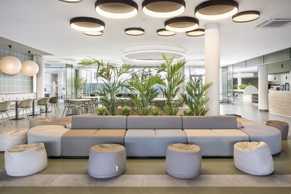 Coin salon dans le hall