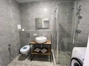 Dusche, Handtücher, Seife, Shampoo
