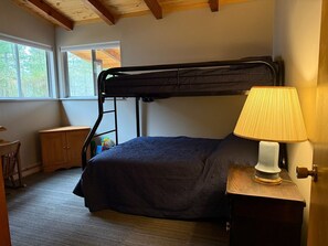 2 camere, culla da viaggio, lenzuola